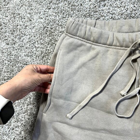 Essentials Fear Of God Mens Small Beige Sweat Shorts Casual Loungewear - Picture 3 of 10